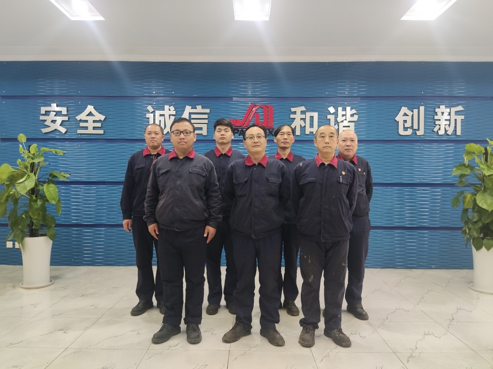 03示范班組 生產(chǎn)設(shè)備部電儀班組:匠心維護(hù) 保障生產(chǎn)_副本